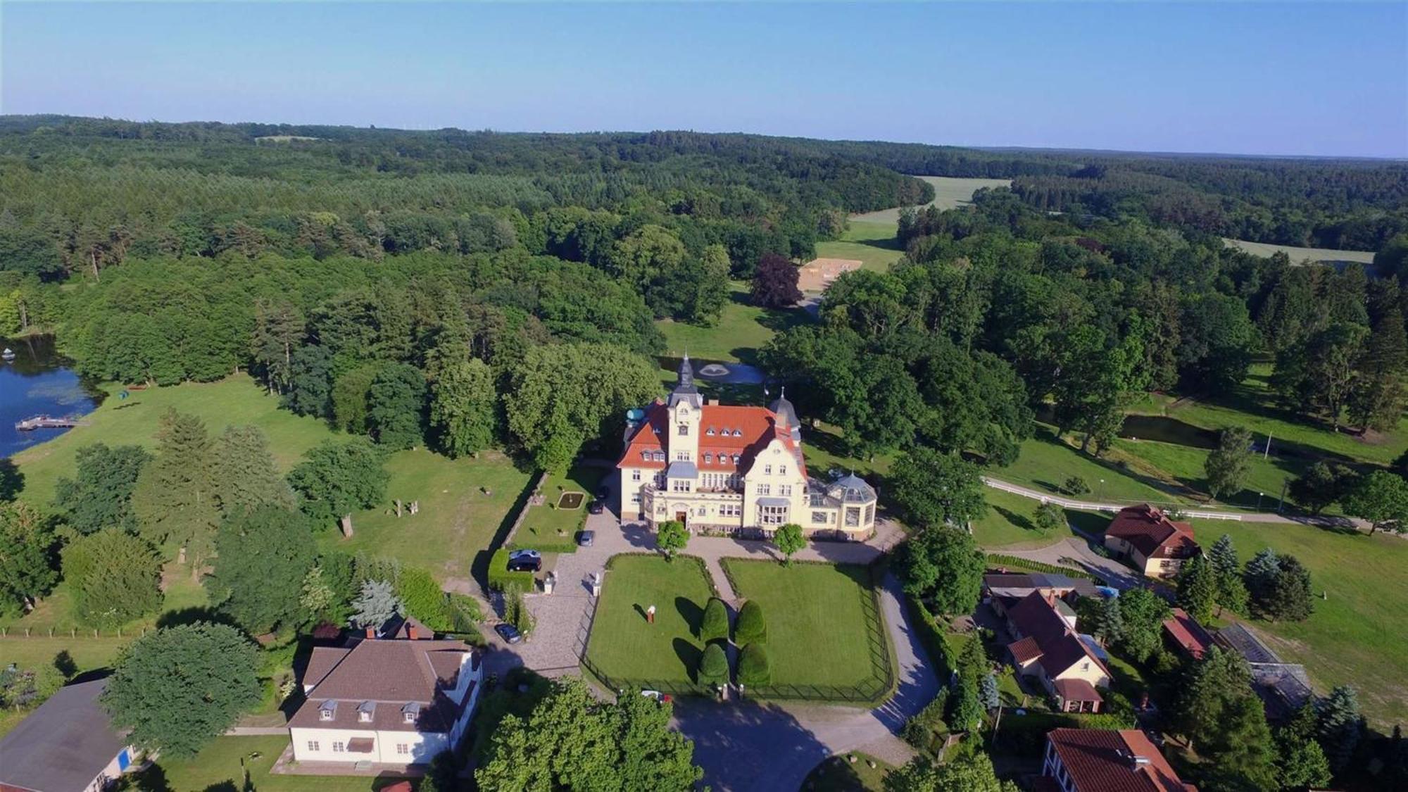 Bernsteinschloss Wendorf  Kültér fotó